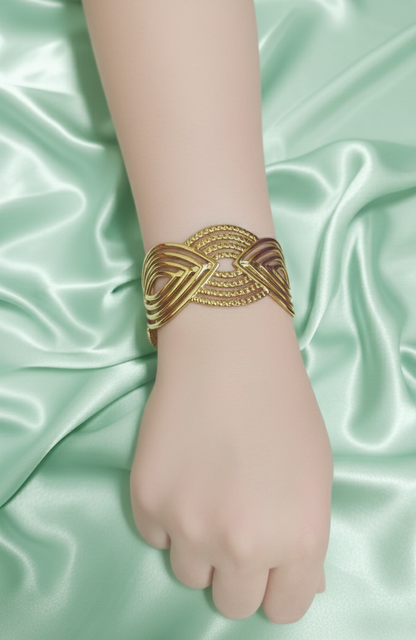 Golden Petal Cuff | Nature’s Elegance